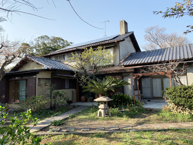 庭から見た平野邸